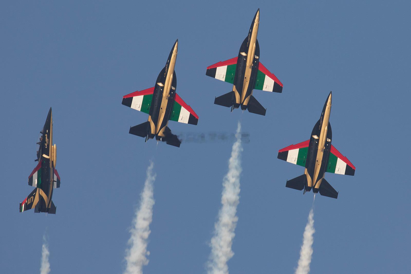 2025年迪拜航展，阿联酋骑士飞行表演队已经换装中国L-15攻击/战斗教练机进行