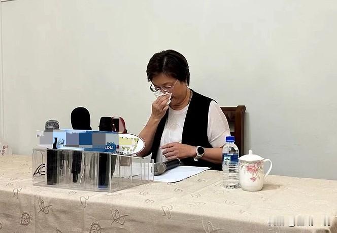 王惠美哭了！曝郑丽文3次不接电话再无联络彰化县长王惠美今天（4日）突然召开