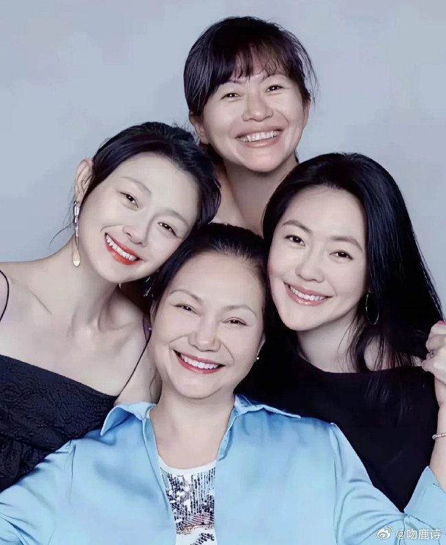 突然发现，小S有一点真的特别像徐妈妈，难怪很多人替大S不值。不是长相，我感觉最