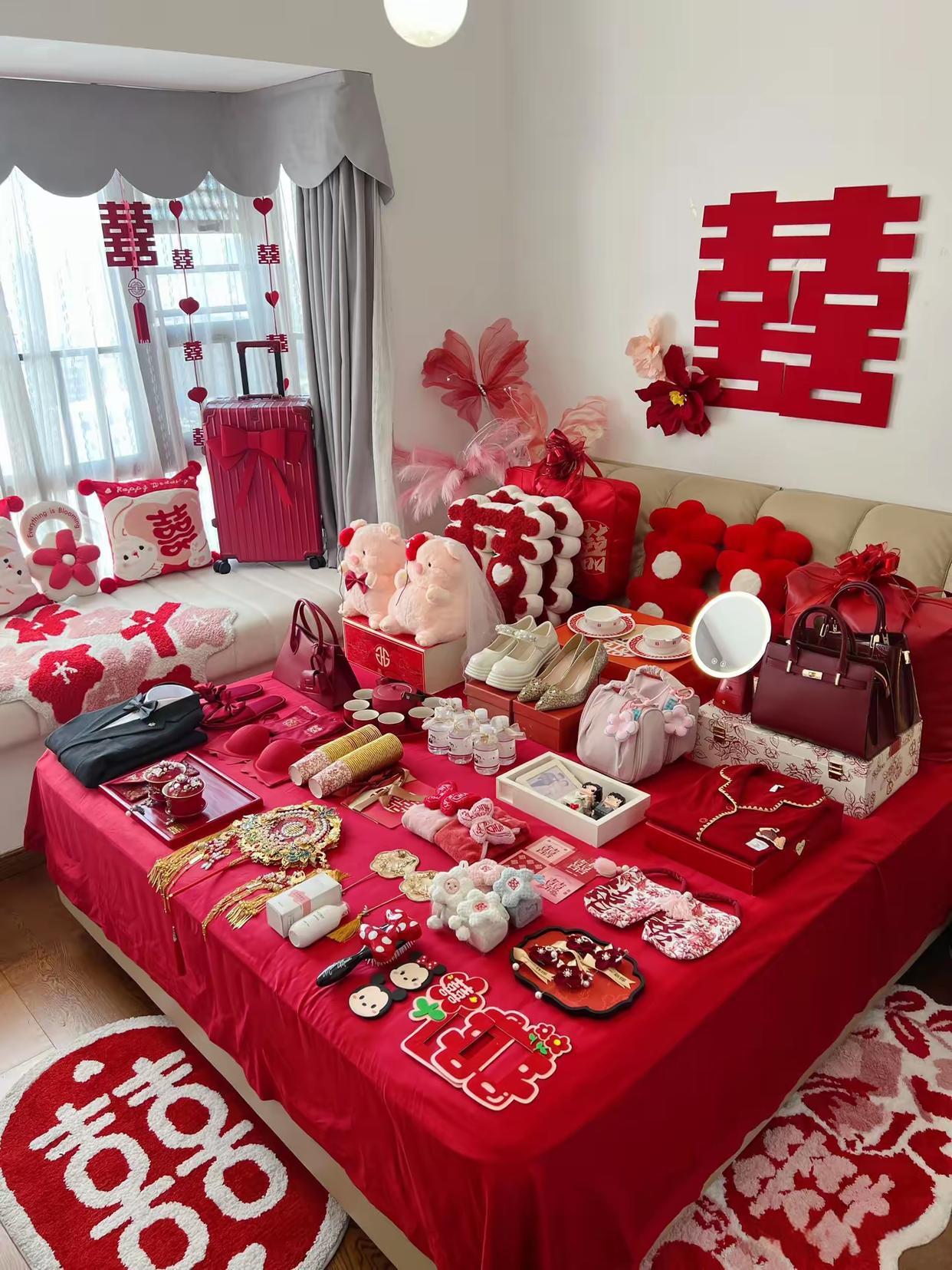 儿子结婚了，可是他要求不隆重举行，就简单的办一场就行，因为现在都很推荐这种方式。