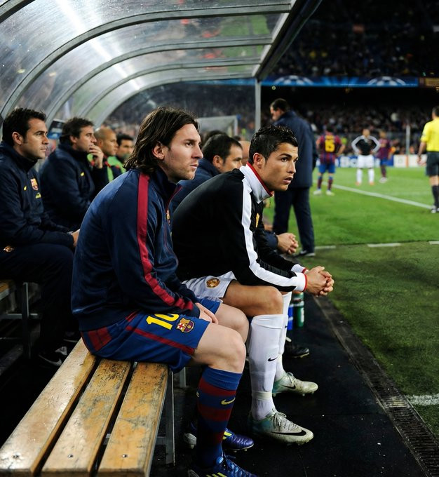 请说出一位巅峰时期能够让2012年的梅西和2008年的C罗坐冷板凳的足球运动员…