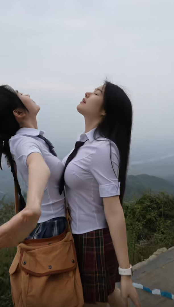 出来玩，当然要美美的拍个照啦