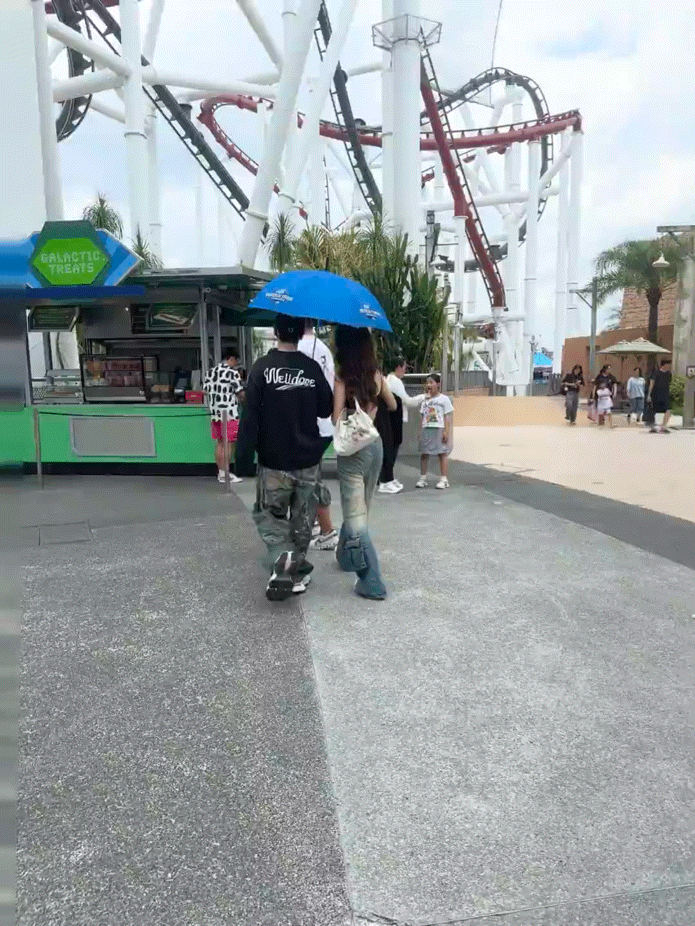 和baby有一个儿子和叶珂有一个女儿黄小明又有新女友了？大年初九，别人还