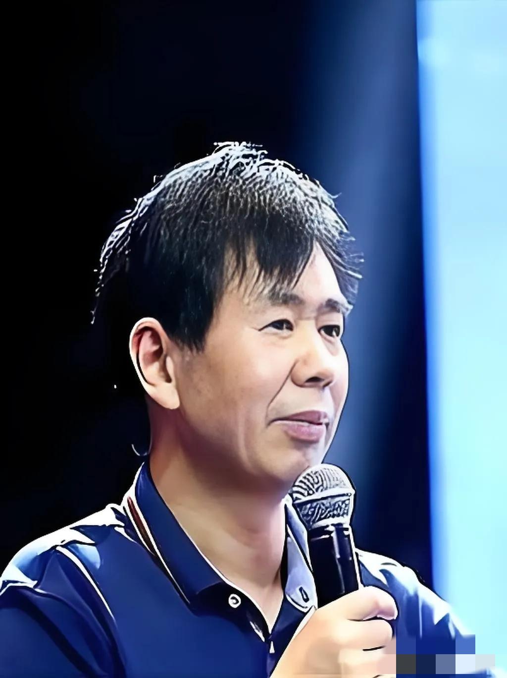 军事专家戴旭有个观点，很扎心。他说我们航母下水，五代机上天，导弹快到没影，家底