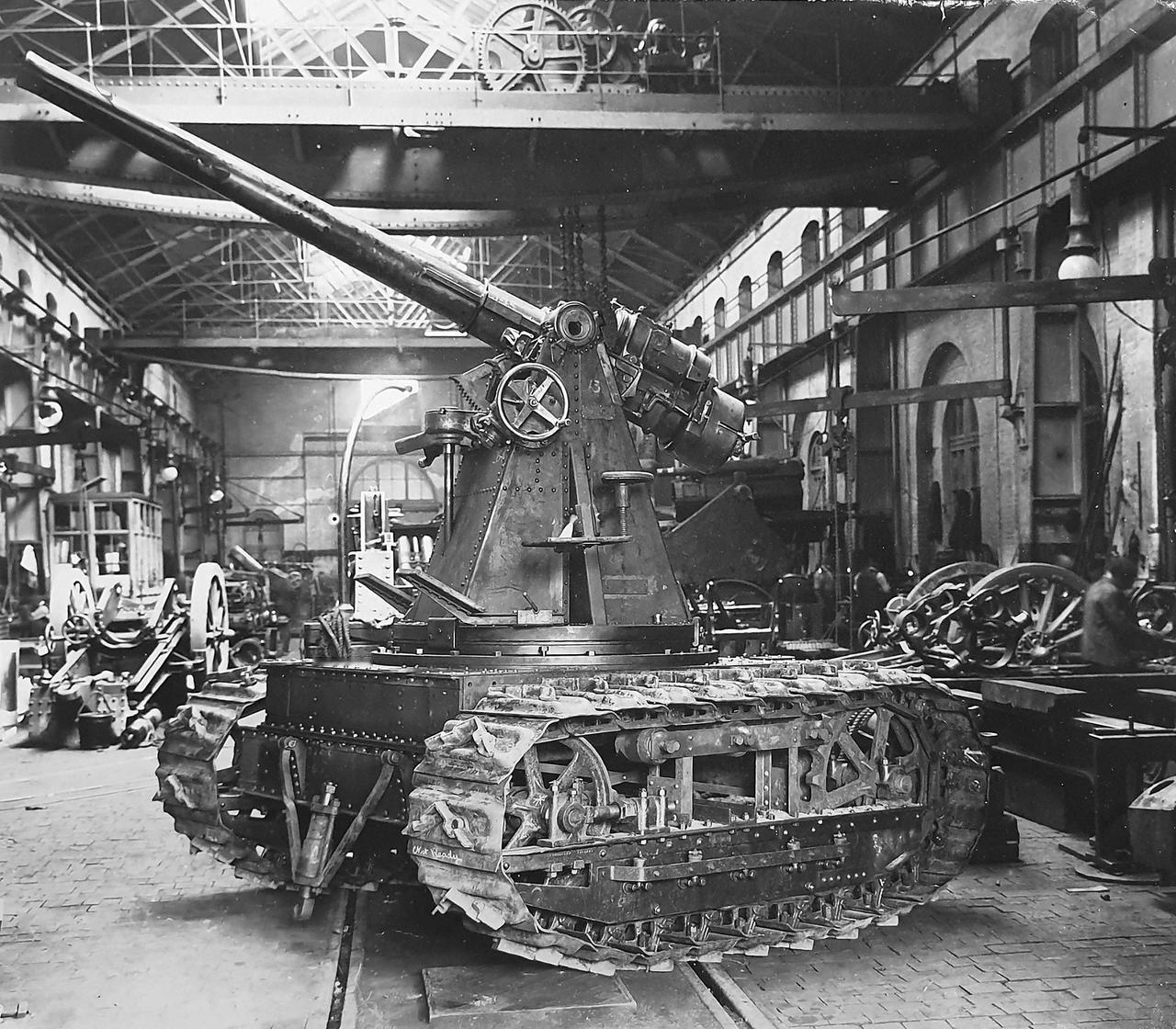 这张摄于英国伍尔维奇皇家兵工厂的老照片，该照片编号为WO-3309，存于英国国家