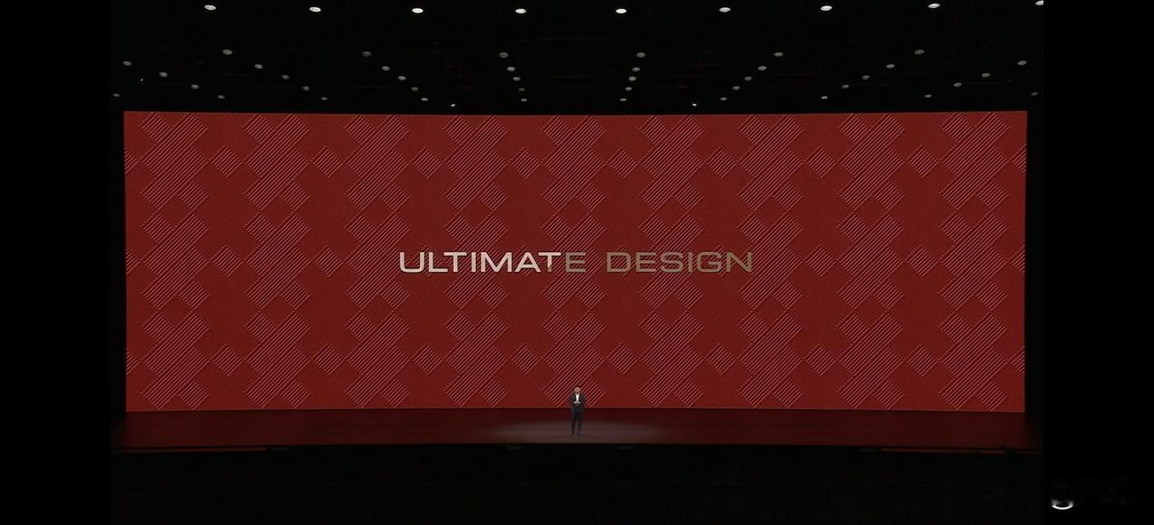 折叠电脑换新颜走路拉风又带感华为将之前发布的非凡大师折叠电脑进行颜色更换