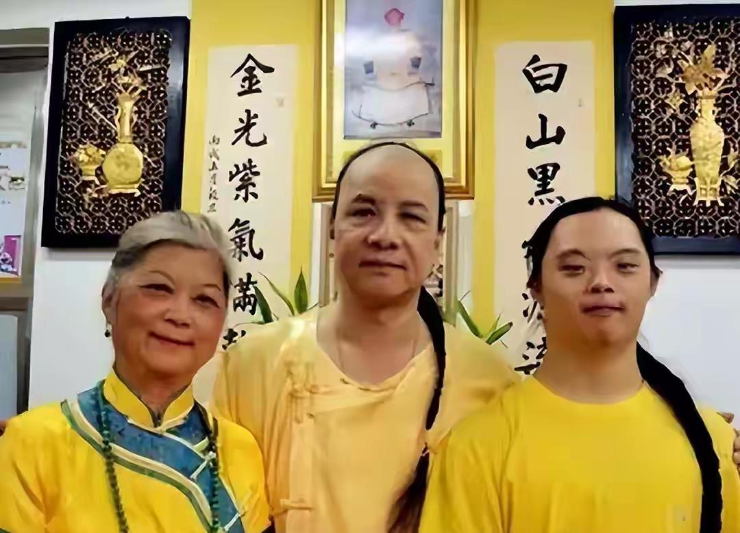 说实话我也是奇怪为什么一些满族同胞动不动喜欢说自己是某某王爷的后代。你去看看，