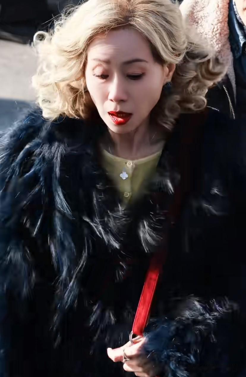 63岁叶童新剧与50岁保剑锋搭档，简直逆袭了，越老越有女人味了！叶童新剧一改