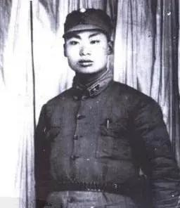 1935年6月，贺龙率领红军二、六军团围攻湘西的龙山县城，国军将领徐源泉大惊，立