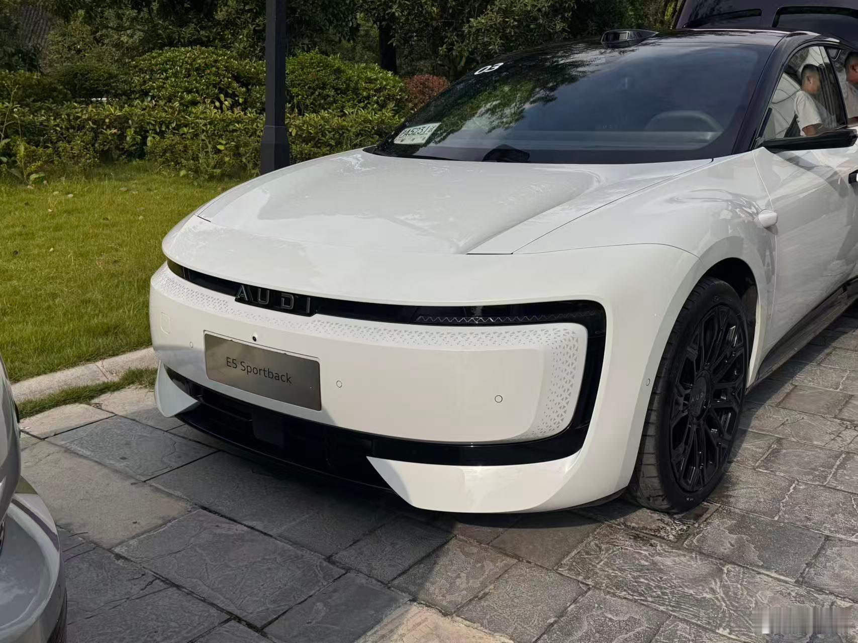 奥迪E5Sportback，你最好哪个色？现场看个人会更喜欢银色。郑钦文同款新