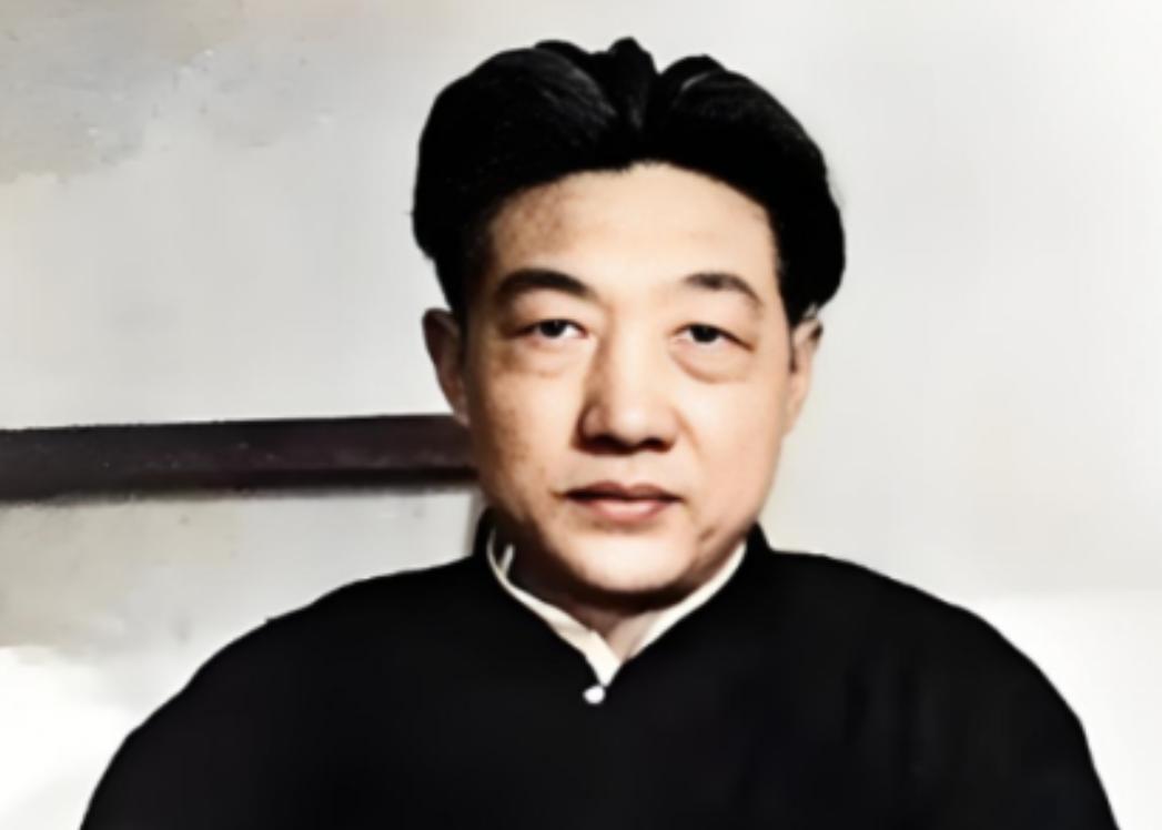 1937年，徐悲鸿在香港时，遇到一个德国人售卖四箱古画，当徐悲鸿看到第三箱时，突