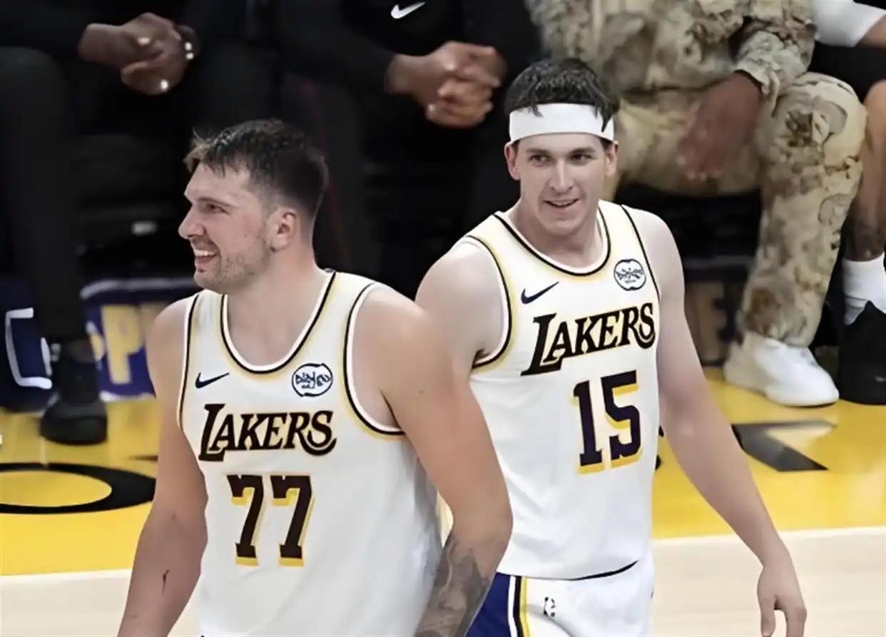 东契奇、里弗斯这么拼有意义吗？根据报道，东契奇与里弗斯都去了西班牙接受了伤病的