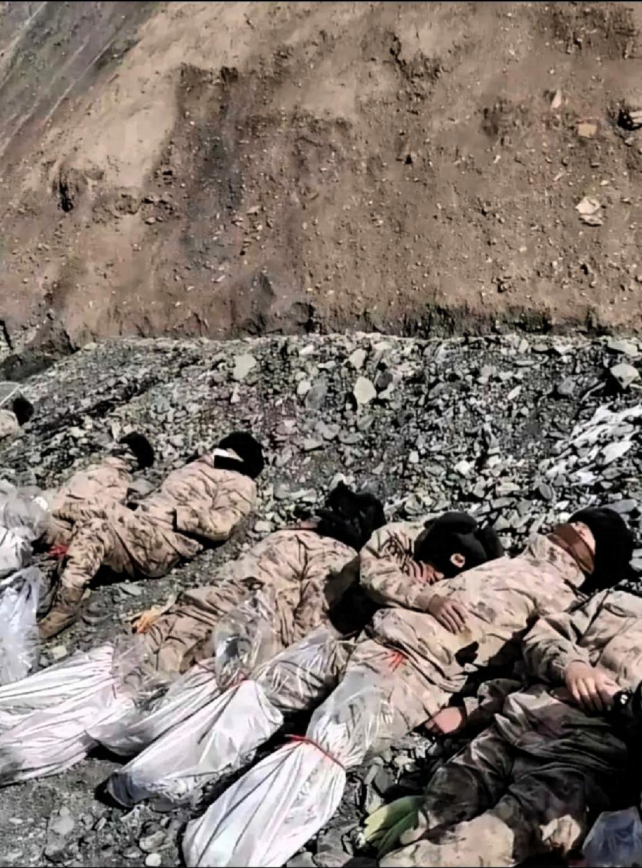 致敬边防战士！！这就是我们的边防战士在冰天雪地里休息，他们才是最可爱的人，那些