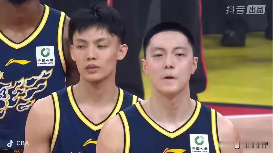 终于明白徐杰在国家队低迷的原因了。随着广东队继惨败于上海队昨晚又被北控绝杀，不