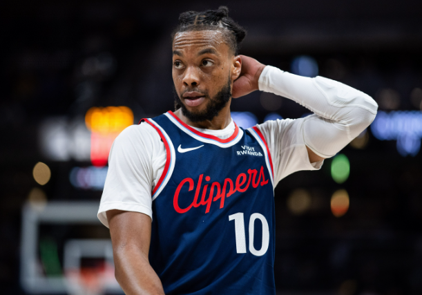 很多人根本意识不到加兰的体型有多吃亏——198卡子打191的后卫是错位，191小