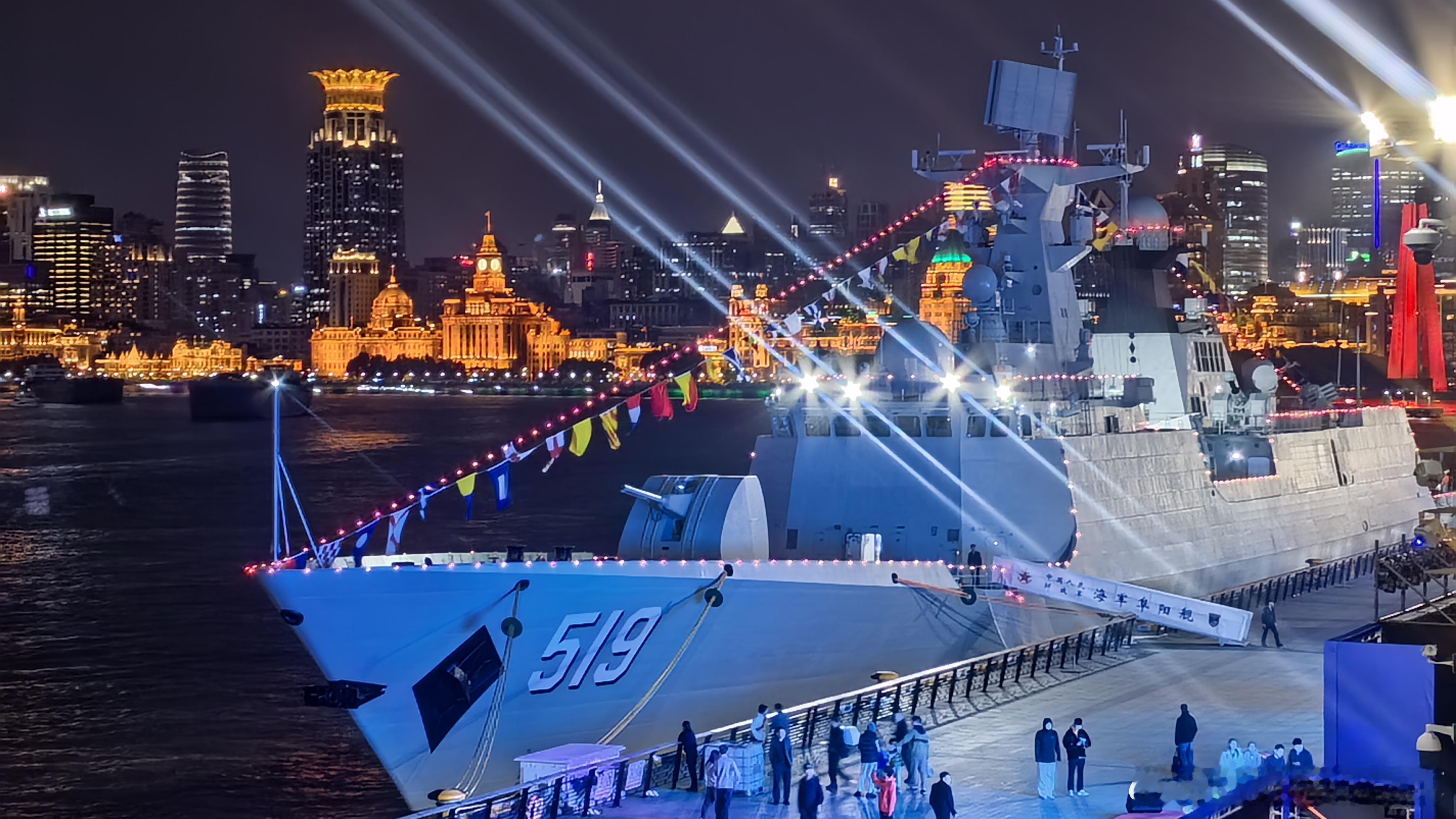 新新批次054A护卫舰，带着100毫米“馒头炮”前去上海参加舰艇开放活动了！话说