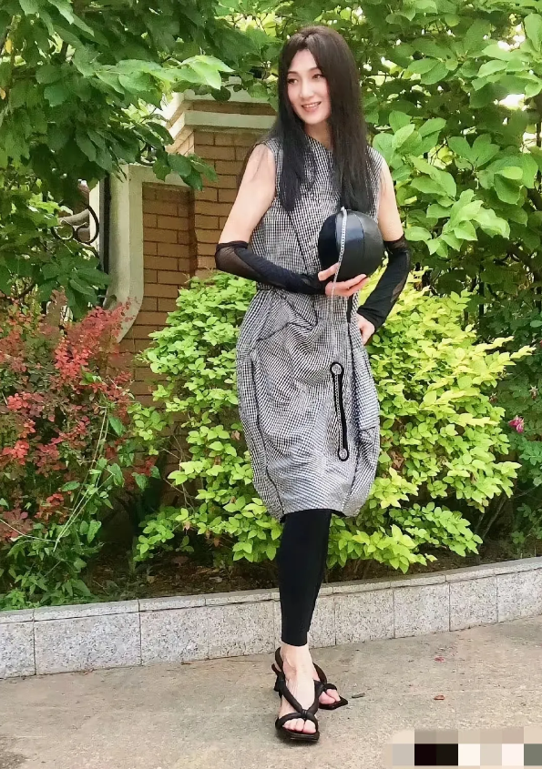 林芳兵，175cm的身高，被誉为“最美杨贵妃”。她以长发和精致面容演绎了唐朝美女