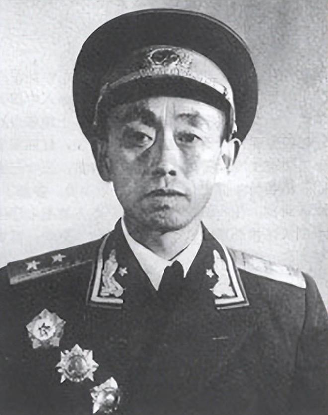 1983年，一位西路军老兵在医院看大门的时候，没招谁没惹谁，居然被人活活打死了。