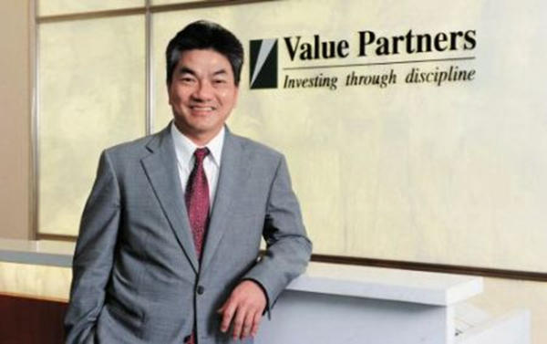 从卖水果到执掌千亿基金, 他如何靠炒股改变了