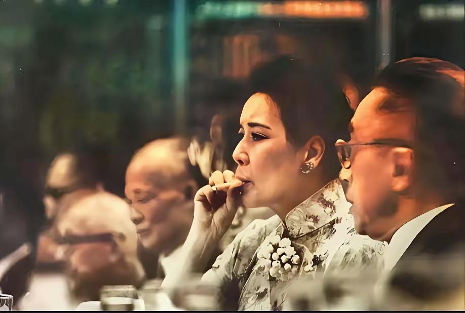 抽烟喝酒有碍身体健康，这是公认的道理。常凯申，不抽烟不喝酒不喝茶不喝咖啡