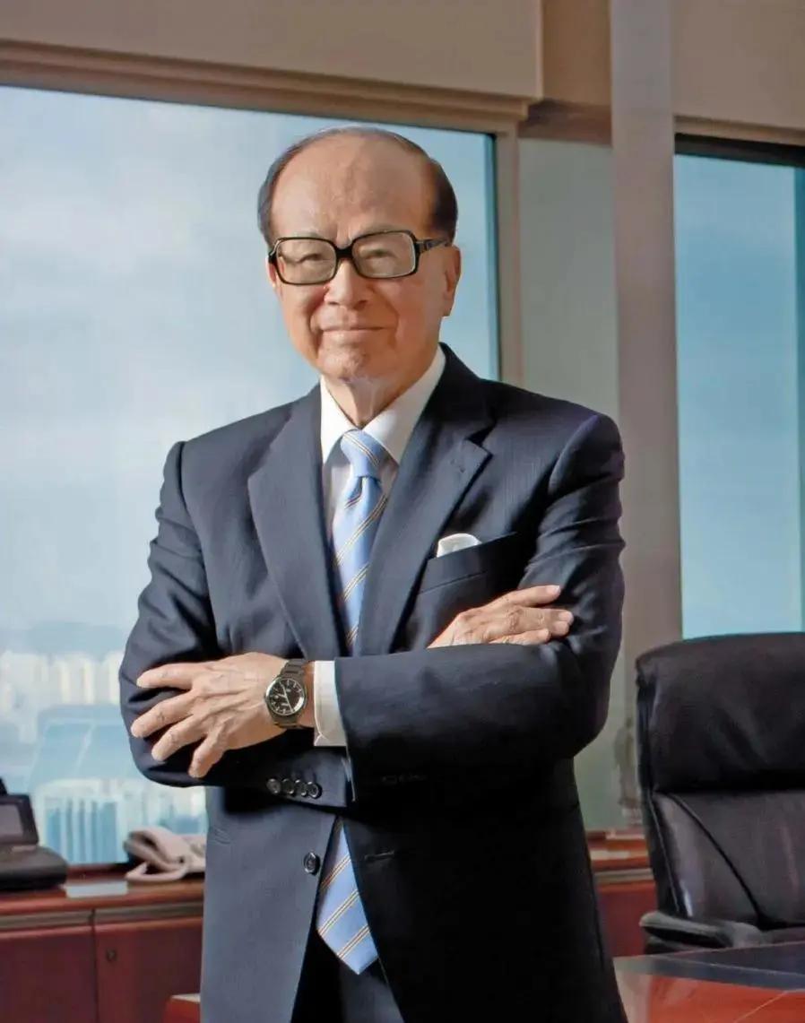 98岁李嘉诚最近太猛了！连放大招，商业嗅觉真的绝 今年二月底到三月初，98岁