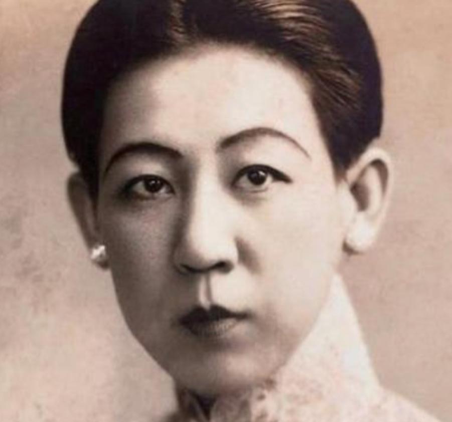 1945年，“东方魔头”川岛芳子被军统抓获，用尽酷刑，守口如瓶，直到戴笠命人扒光
