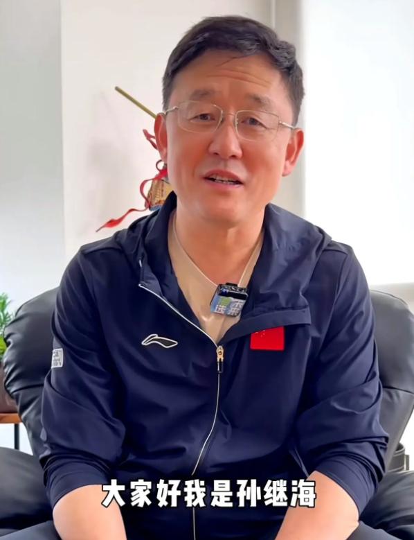 彻底撕破脸！董路刚拿下足球小世界杯冠军，孙继海就当众开炮：他的球队就是网红杂耍，