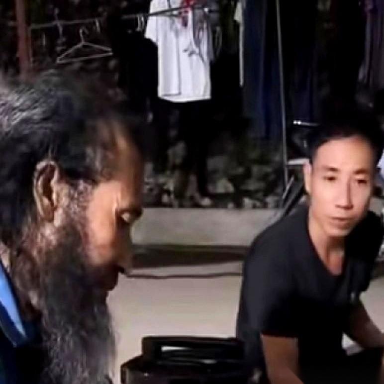 很多人看不懂，小松和秋秋在越南盖民宿，放着专业的包工头不用，非要拉着叔叔婶婶，一