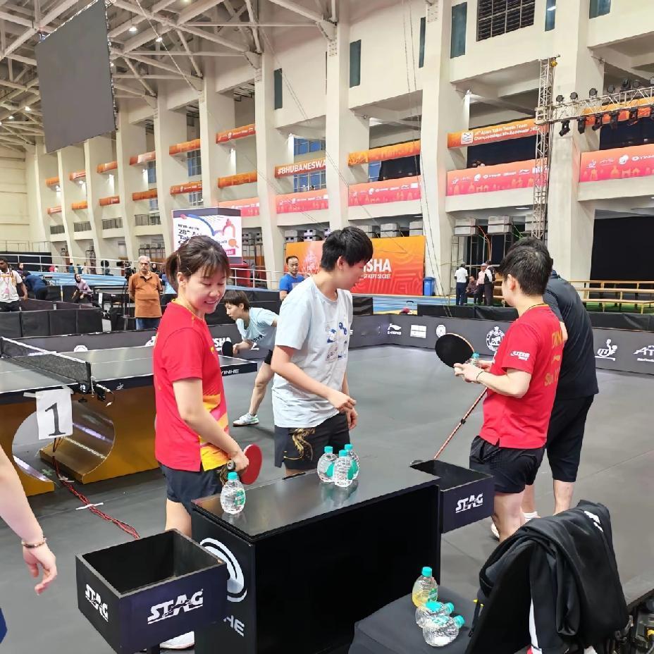 看到国乒自己带的瓶装水过去，这下就放心了，再也不用担心他们的饮水问题了。