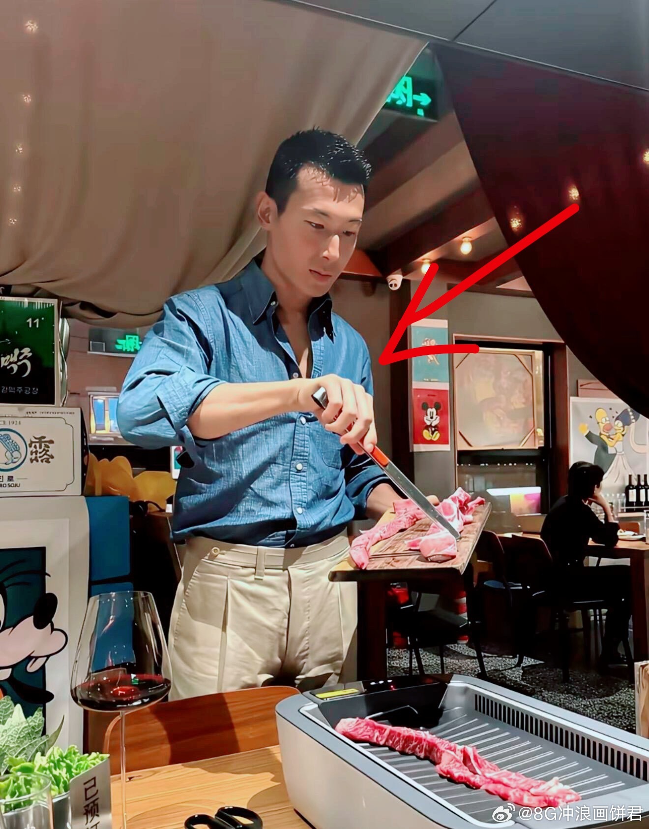 朱珠老公比传说中的给人印象好，看得出是实打实带娃的，衣品也好。​​​