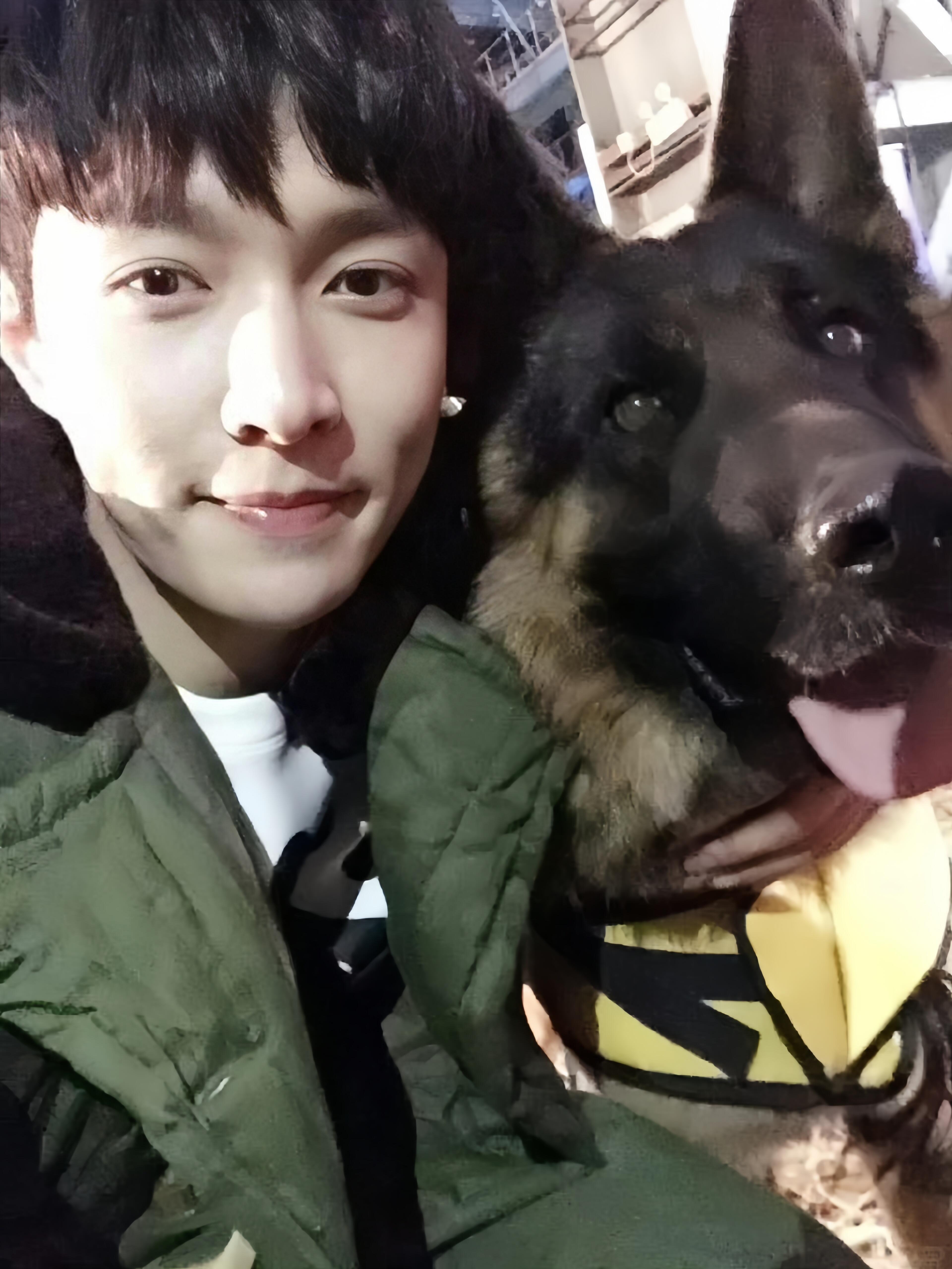 张艺兴现在团队挺多但还是得自己干早期的张艺兴真是白月光级别的