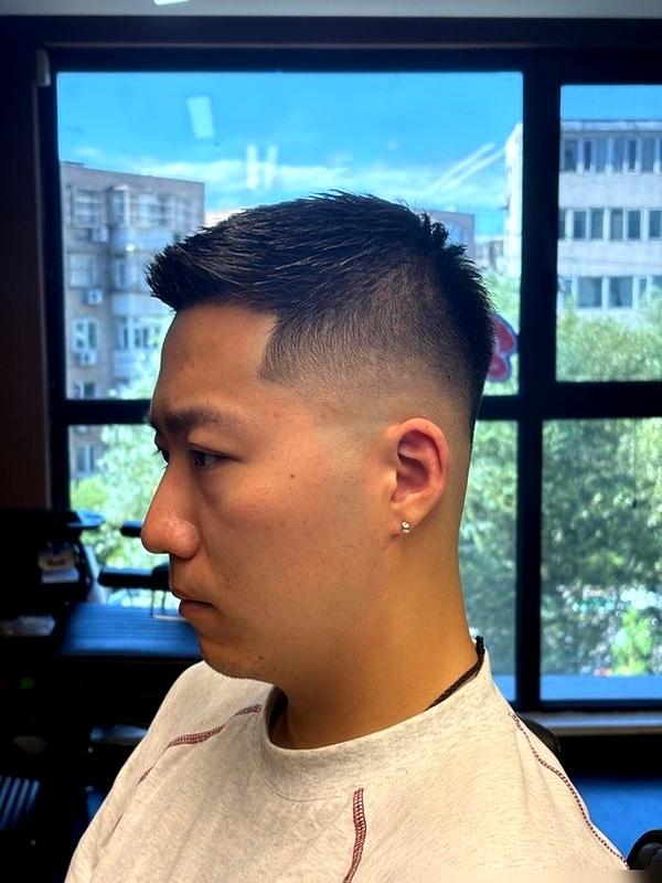 发现没？现在35+的中年男人，好像都逃不过“短发执念”！不说百分百吧，至少七