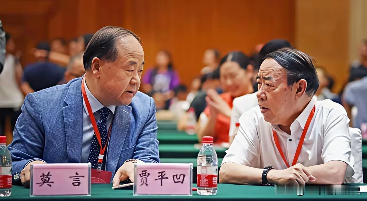 莫：凹哥，听说浅浅论文抄袭，还获奖了……贾：滚，笑笑的不也是抄的么，咱俩谁也别