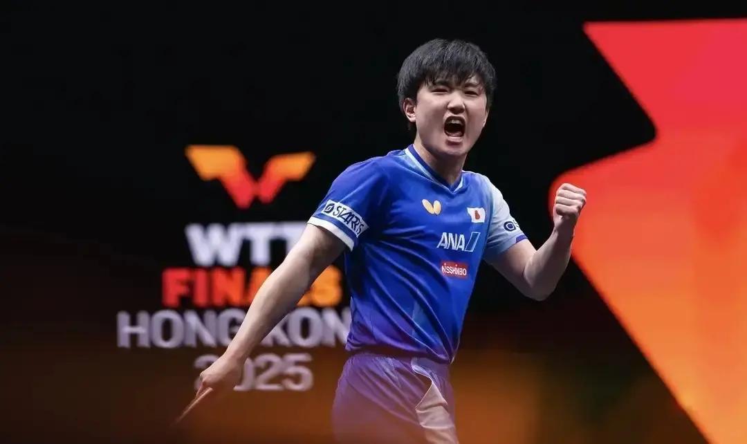 张本智和这回确实捡漏，可也捡得够硬。樊振东没打，王楚钦半路退，冠军大门半掩