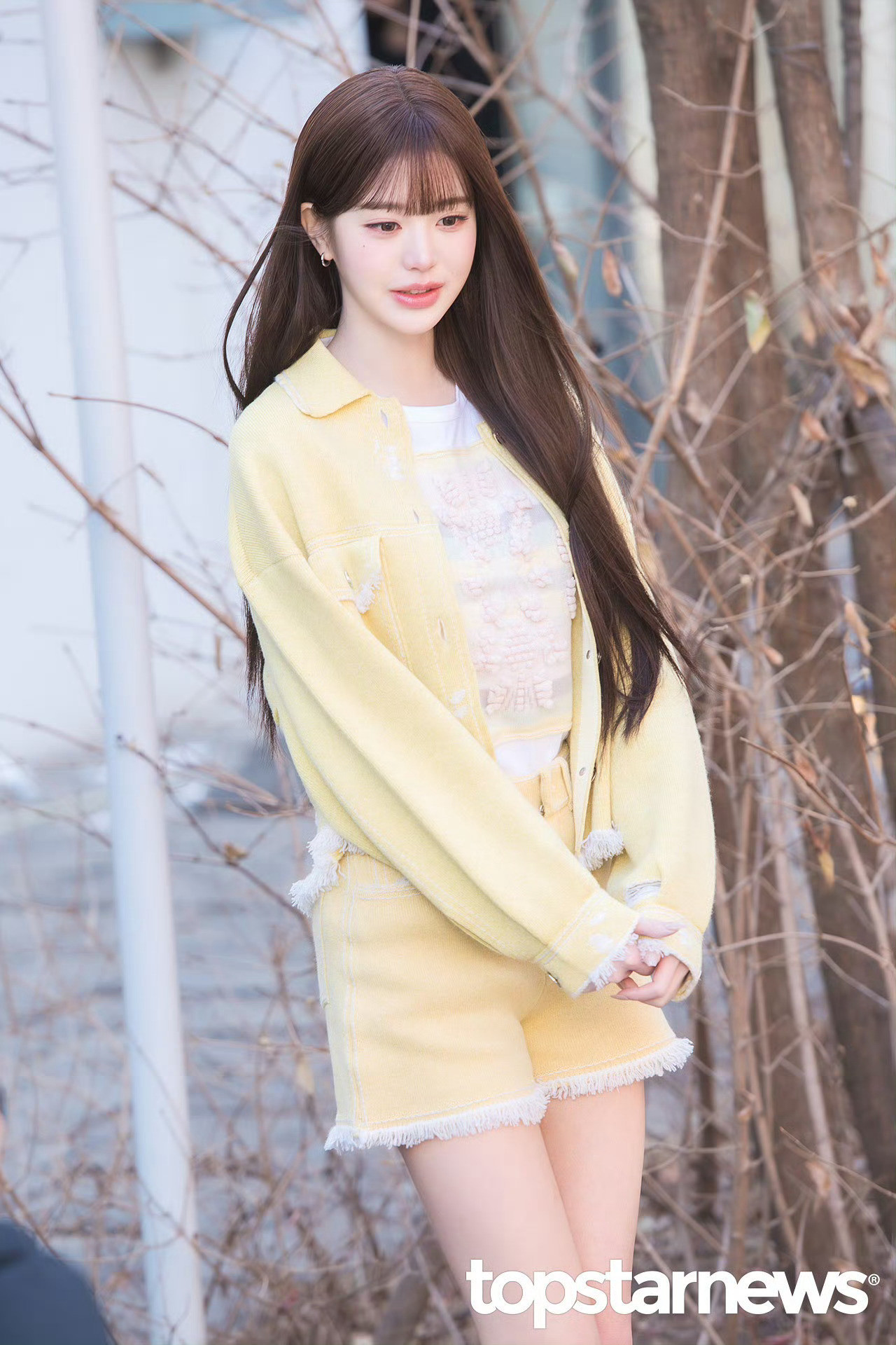 这个张元英快要美透明了在今天之前我从来没意识到鹅黄色是这么美这么嫩的颜色…..