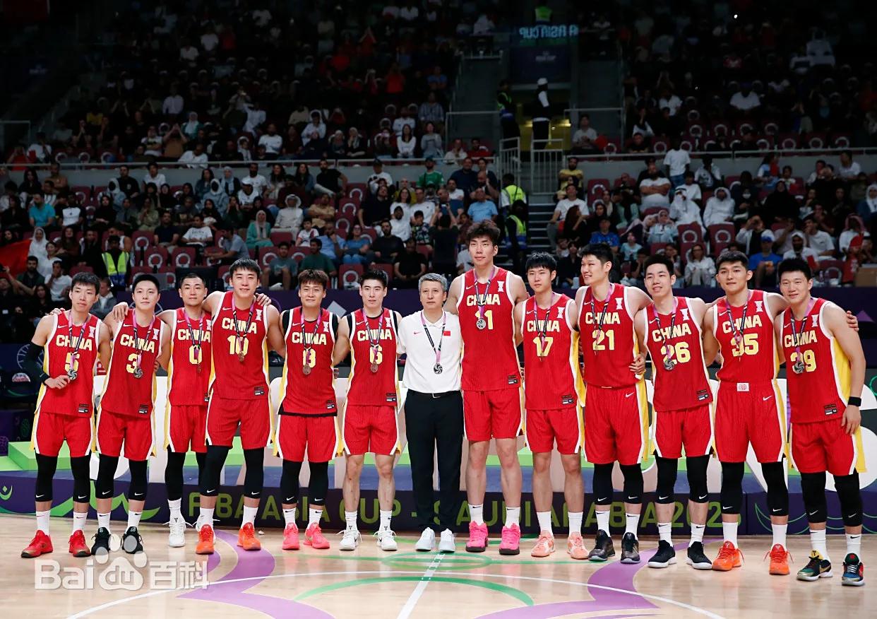 李祥波，现年26岁，曾入选2015、2016、2017国青男篮，打过NBL，20