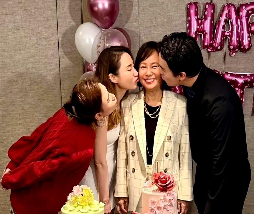 73岁长这样？赌王三太陈婉珍这状态真是绝了！女儿何超莲刚晒出庆生照，照片里的