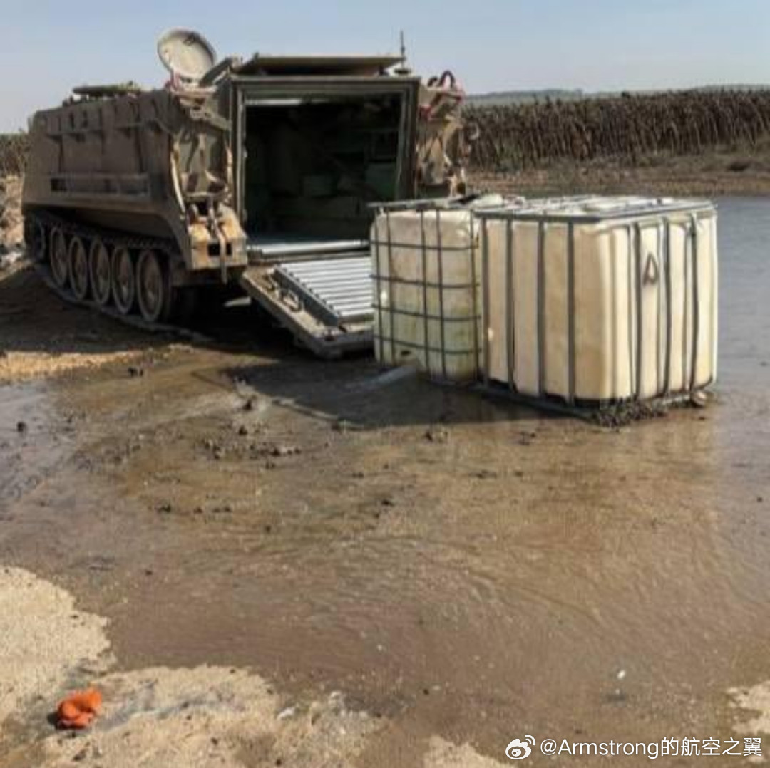 以色列把M113改装成无人运输车和自爆车。自战争开始以来，以色列就一直在使用配备
