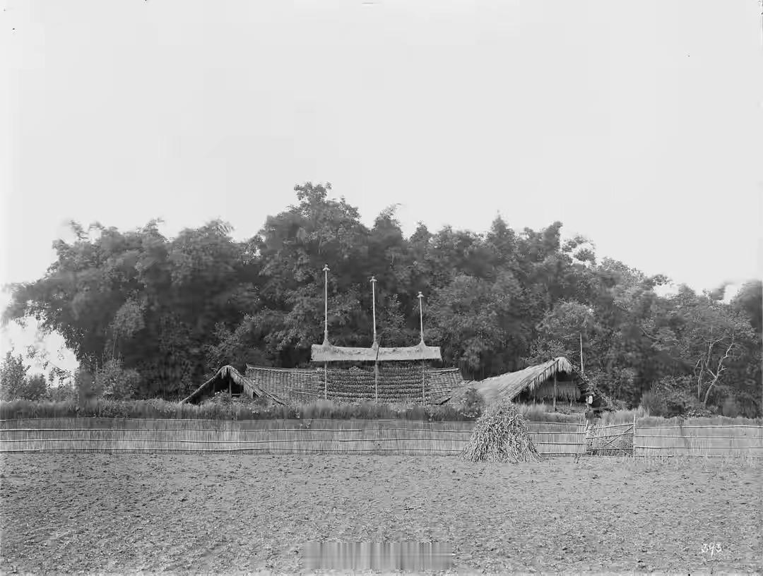 1908年，四川。晚清成都的老照片，现收藏于美国哈佛大学图书馆。看起来岁月静好，