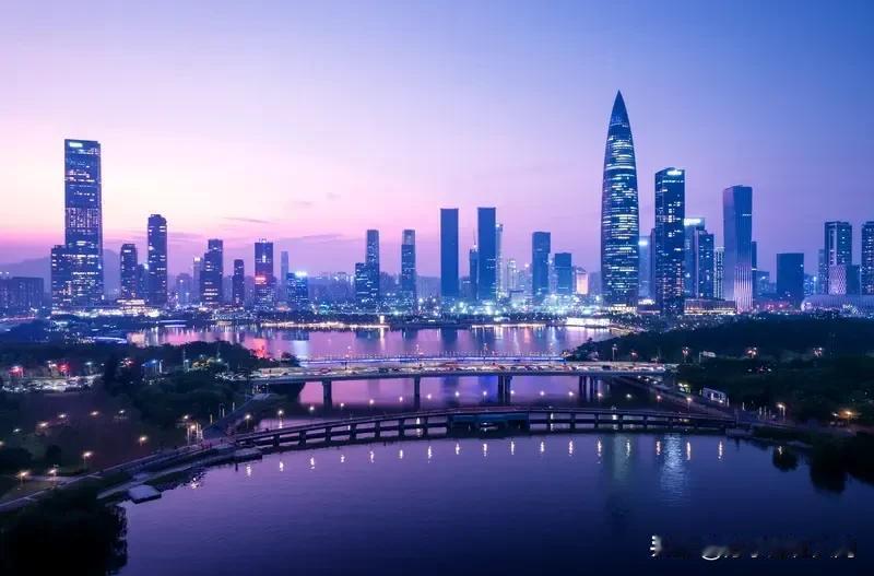 说新疆要成为西部深圳，还挺有道理。改革开放后深圳发展那叫一个猛，2024年G