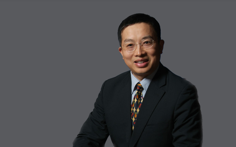 澎湃新闻：朱征夫并非武大教授，而是浩天律师事务所的高级合伙人，全国人大代表。另据