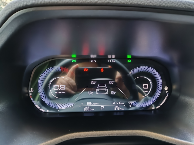 四代帝豪尊贵版22款两个问题1.每次加满油起步，油箱里汽油晃动的声音很明显，问