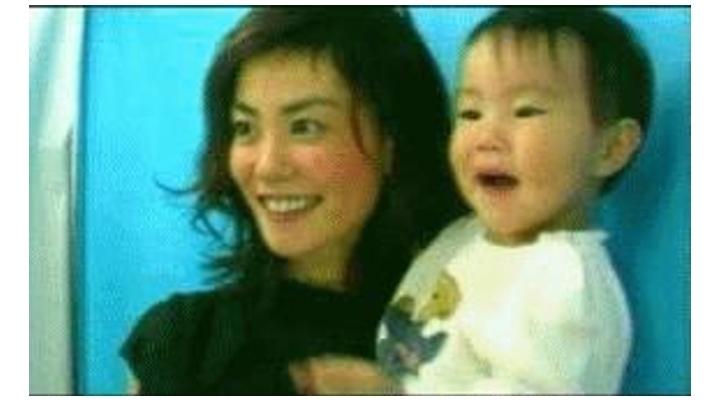 那年王菲抱着女儿窦靖童满眼都是光，窦靖童太幸福了，她是在宠爱中长大的富家千金。
