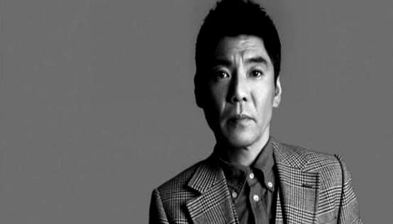 你敢信吗？当年屠洪刚半夜打电话找那英借钱，开口就是5万，结果那英一问干嘛用，他