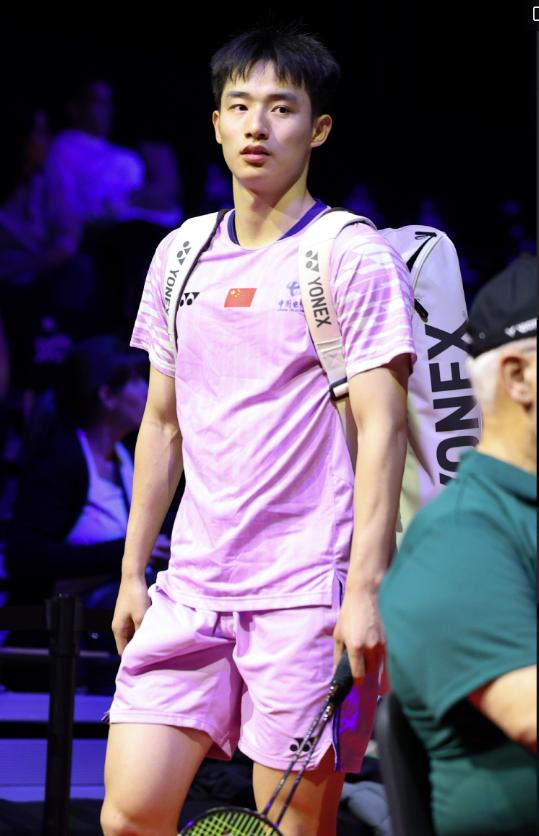 喜报！王正行实现重大突破。1月21日，在羽毛球超级500的印尼大师赛，中国著名