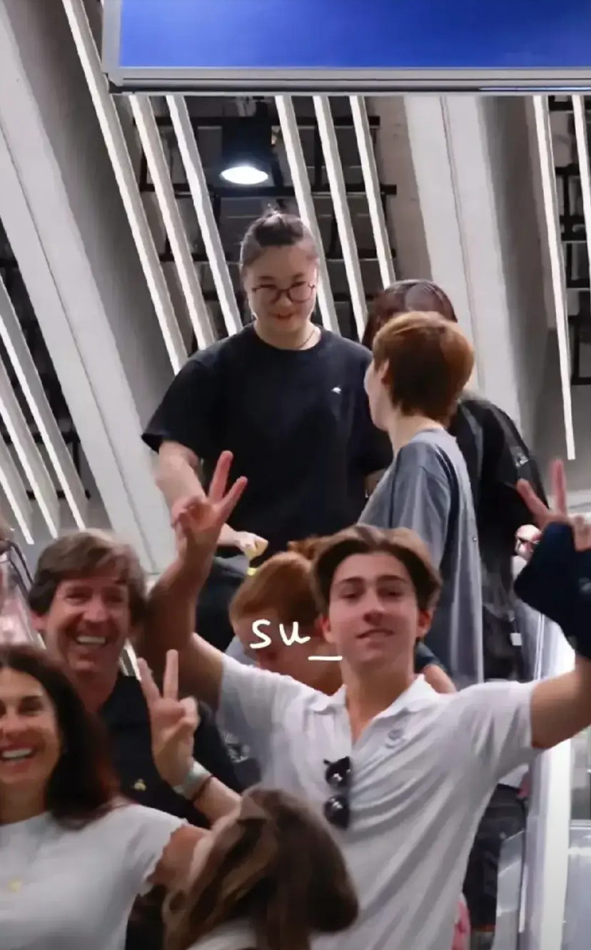 真的意想不到，王曼昱这待遇真是令人惊奇。我们怎么也不会想到，来到瑞典机场，在下