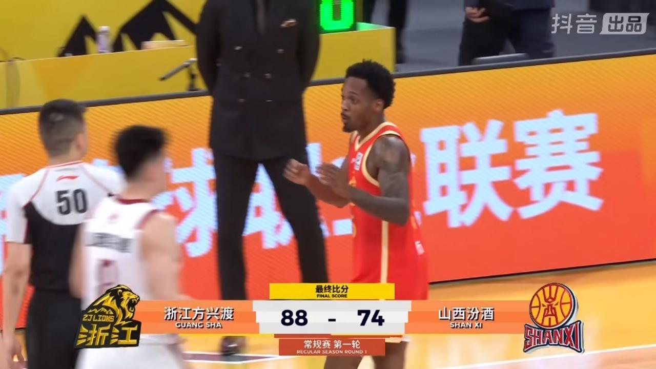 CBA揭幕之战，由上届冠军广厦对前四的山西，不符合常理的是，支撑山西男篮前