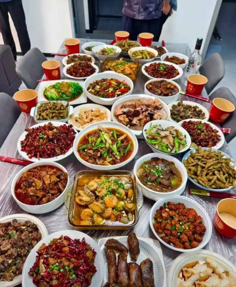 这么一大桌菜，在你们当地算什么生活水平？