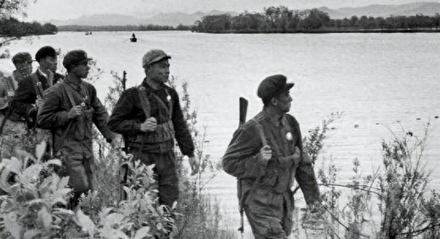 1969年珍宝岛自卫反击战，苏联三辆坦克悍然入侵我国领土，当时沈阳军区司令陈锡联