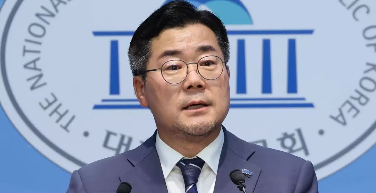 韩国共同民主党党首候选人朴赞大29日上午在首尔汝矣岛国会召开记者会宣称，若当选党